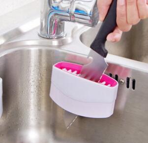 3-in-1 Kitchen Cleaning Brush with Suction Cup – Knife, Fork & Chopsticks Cleaning Tool for Fruits & Vegetables